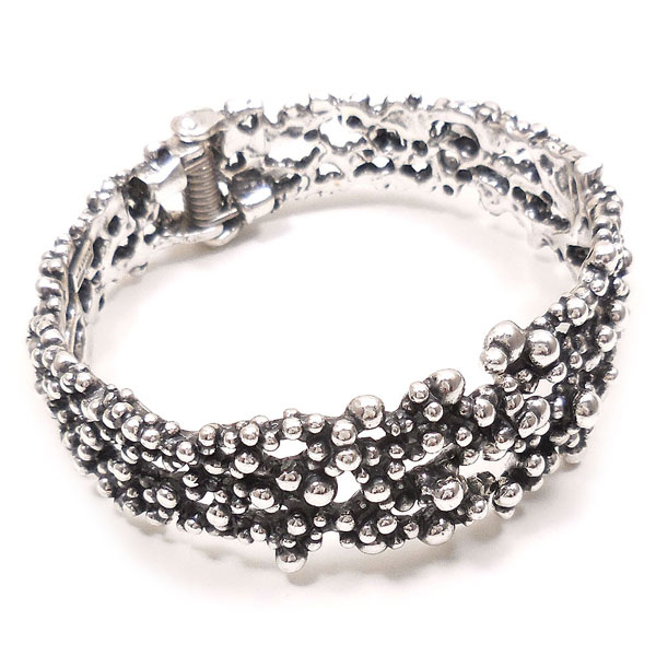 バングル 9531 Perlage:ペルラージュ ¥75,000(税抜) シルバー925